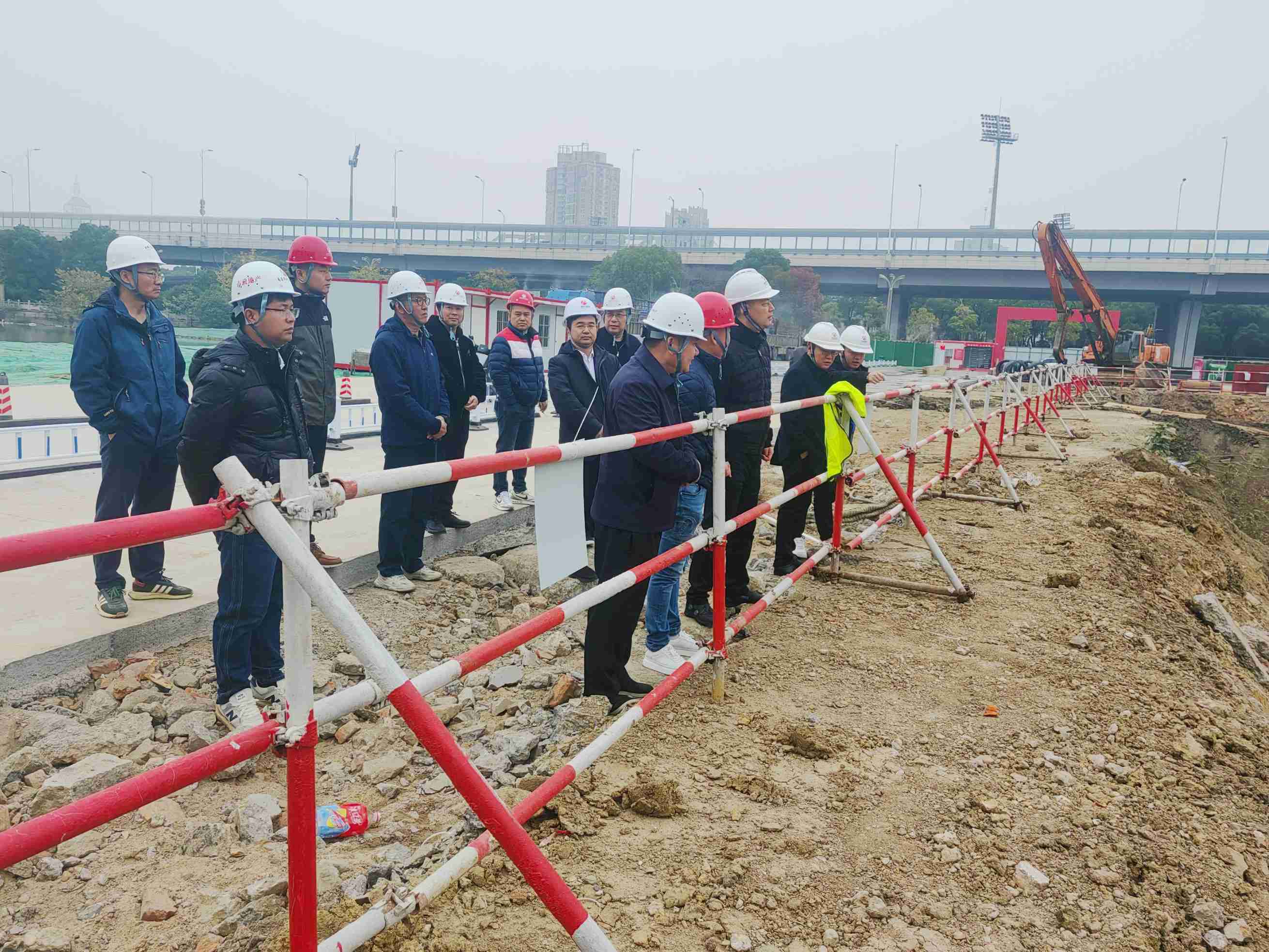 市政公用集團(tuán)黨委委員、副總經(jīng)理葛威敏一行深入我司承建的南昌市政地產(chǎn)洪都北大道住宅項(xiàng)目開(kāi)展安全生產(chǎn)督導(dǎo)檢查